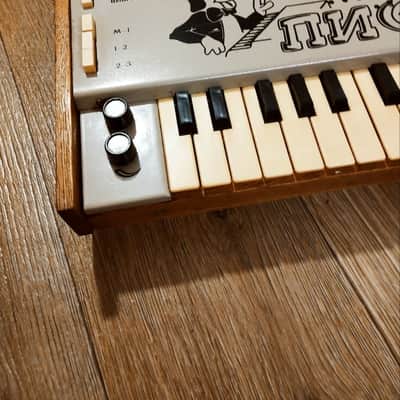 PIF - soviet (Ukrainian) analog toy synth with (more bass mod) image 2