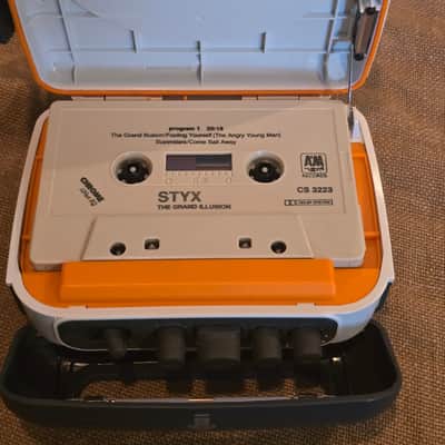 Sony WM-FS555 AM FM auto-reverse cassette walkman Early 2000s - White gray orange image 5
