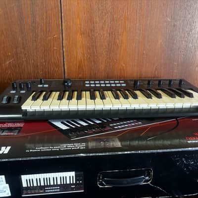 Korg R3 SYNTHESIZER/VOCODER w/box, mic, power supply Radias image 6