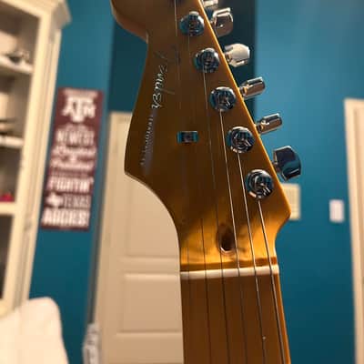 Fender American Ultra Stratocaster Left-Handed with Maple Fretboard 2021 - Present Cobra Blue image 4