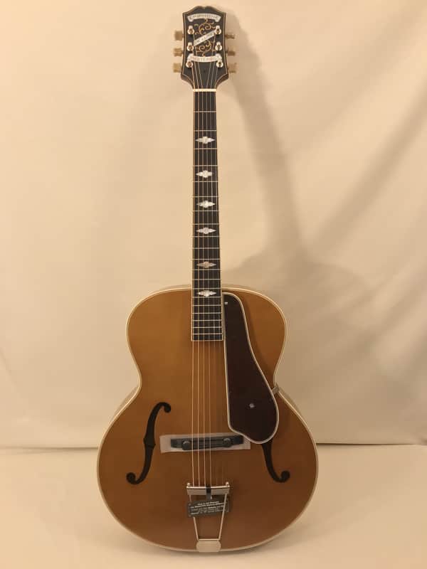 Epiphone Masterbilt De Luxe Classic (F-Hole) Acoustic/Electric