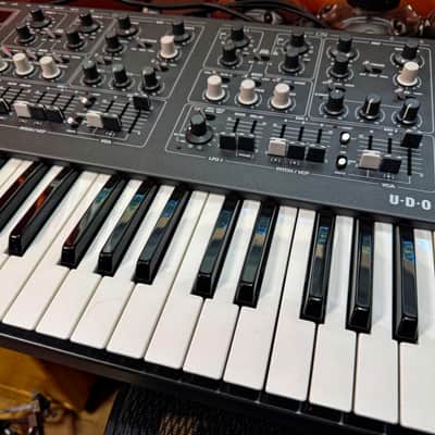 UDO DMNO 8-voice Polyphonic Hybrid Keyboard Synthesizer - Black image 3