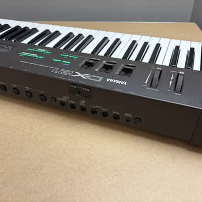 Yamaha DX21 Programmable Algorithm Synthesizer 1985 - Black. With Hard Case imagen 7
