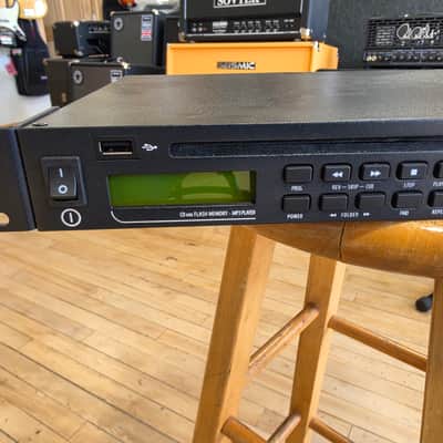 RCF Rack Mountable CD / MP3 Player & FM Tuner - MS1033 image 2