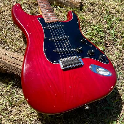 Vintage Fender Stratocaster Guitar 1979-1981 - Crimson Red Transparent image 4