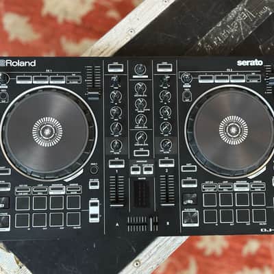 Roland DJ-202 Serato DJ Controller image 1