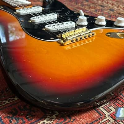 Fender Stevie Ray Vaughan Stratocaster 1998 3-Color Sunburst image 5