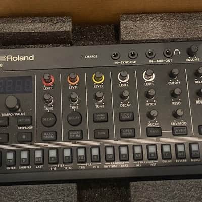 Roland T-8 AIRA Compact Beat Machine 2022 - Present - Black image 2