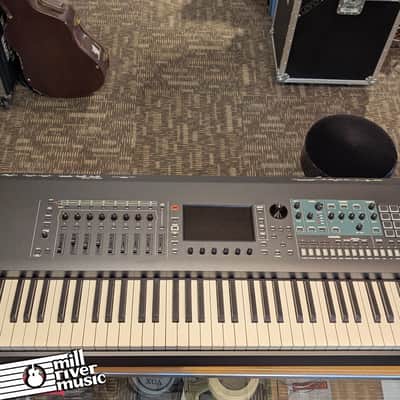 Roland Fantom 8 *open box MINT*