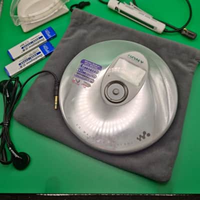 Rare parametric eq Sony Walkman portable Mp3 CD player D-NE800 silver W Accs image 1