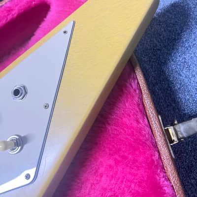 Gibson Flying V “Primavera” —short-run model, 1994, rare image 9