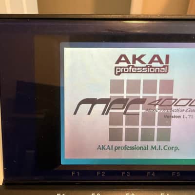 Akai MPC4000 Music Production Center - White image 18