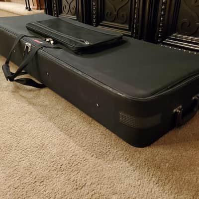 LARGE GATOR KEYBOARD/SYNTHESIZER TRAVEL CARRYING CASE W/WHEELS image 2