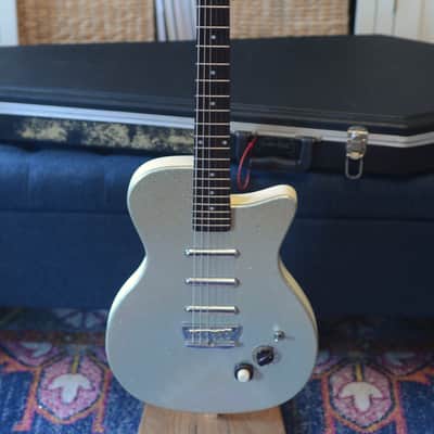 Danelectro 56 U-3 Reissue Silver Metalflake w/HSC Coffin Case image 2