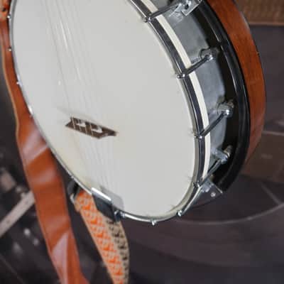 Crestline 5-String Banjo w/ Chipboard Case image 7