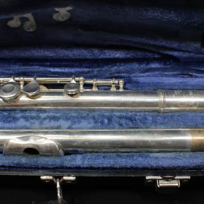 A Bundy ll Silver Plated Flute in it's Original Case 7 F image 2