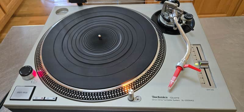 Mint Technics SL 1200 MK2. New Ortofon Concorde and New Dust Cover-Flight Case