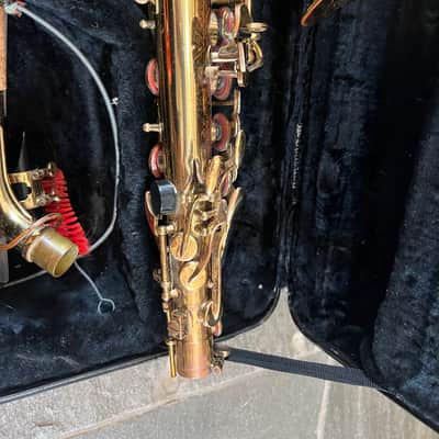 Alto Saxophone with case and mouthpiece image 7