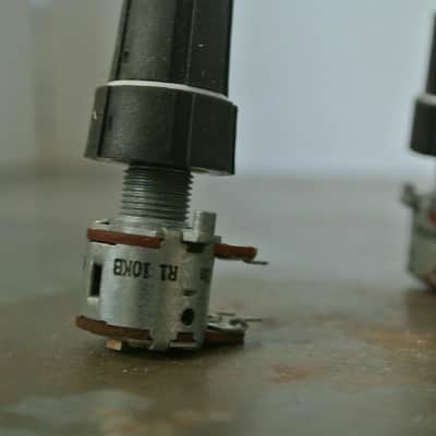 Lot of 10 ALPS 10K/250KA Dual Concentric Potentiometer W/ Knobs image 2