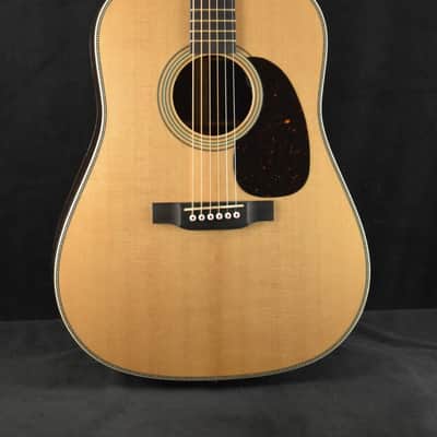Martin D-28E Modern Deluxe Fishman Aura VT Blend Acoustic-Electric Natural image 1