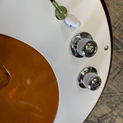 Danelectro Prototype 2026 - Sunburst Bild 10