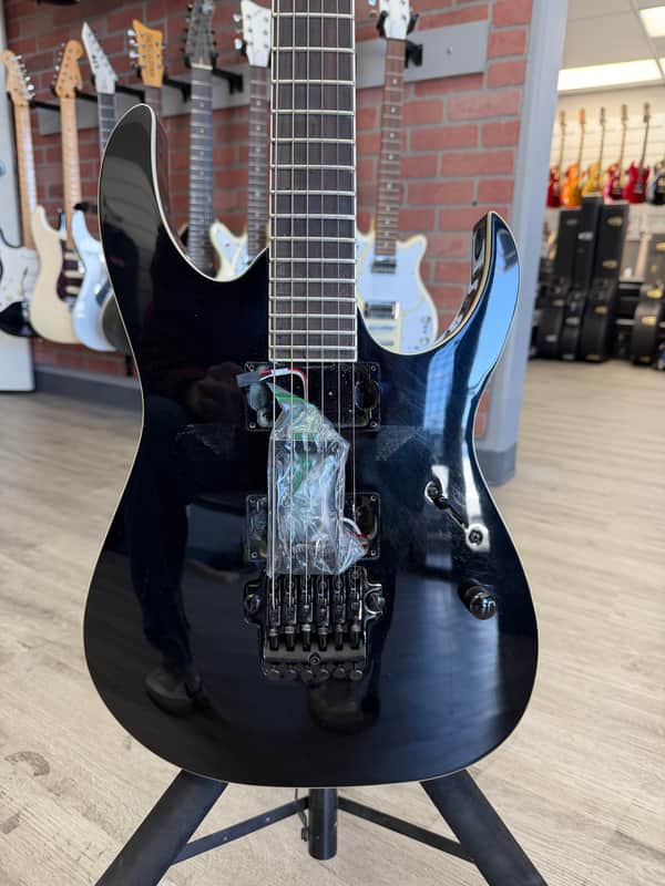*Project* Ibanez MTM2-BK Mick Thomson Signature image 1