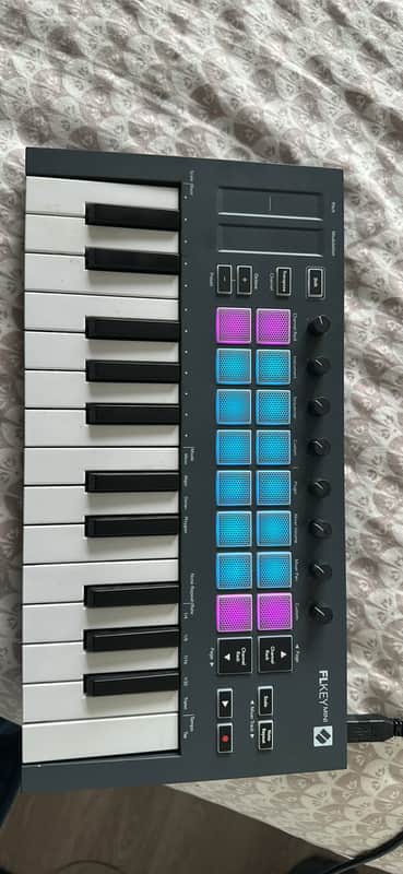 Novation FLkey Mini 25-Key MIDI Controller 2022 - 2026 - Black Bild 1