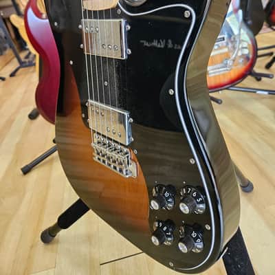 Classic Player Tele® Deluxe w/ Tremolo, Maple Fingerboard, 3 Tone Sunburst image 3