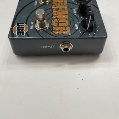 BBE Tremor V1 Optical Tremolo Analog Dual Mode Rare Guitar Effect Pedal image 4