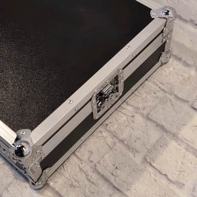 Odyssey Mixer Case 19" x 17" x 4" Interior image 4