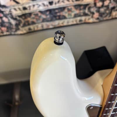 Fender Deluxe Active Jazz Bass 2005 - 2015 - Vintage White image 7