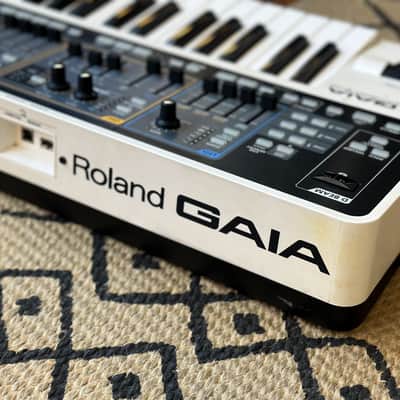 Roland SH-01 GAIA Synthesizer image 2