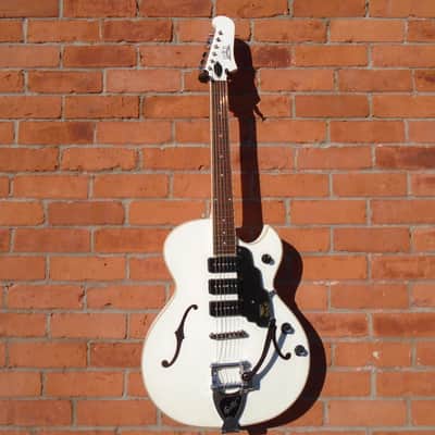 Guild Starfire l Jet 90 Transparent White , store demo image 1