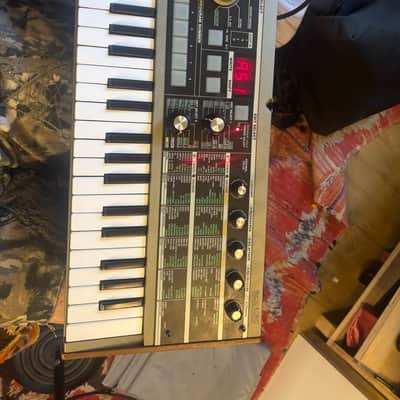 Korg MicroKORG 37-Key Synthesizer/Vocoder 2002 - 2019 - Silver