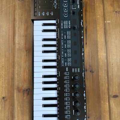 Arturia Keystep Pro Chroma 37-Key MIDI Controller Black 4979