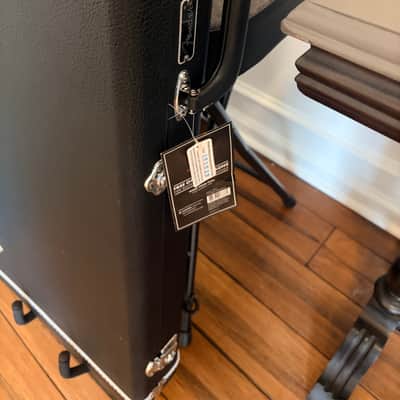 Fender Classic Series Wood Jazzmaster / Jaguar Guitar Case - Black image 3
