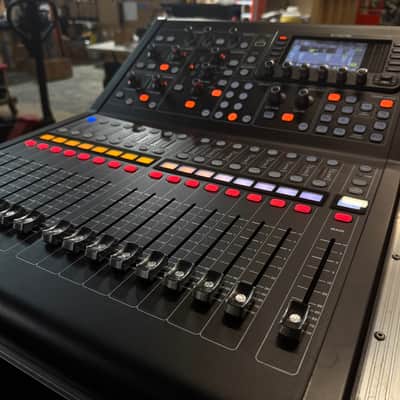 Midas M32R LIVE Digital Mixing Console 2018 - Present - Black image 10