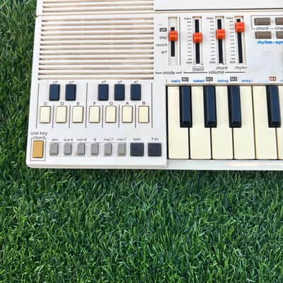 Casio PT-30 31-Key Mini Synthesizer 1980s - White image 2