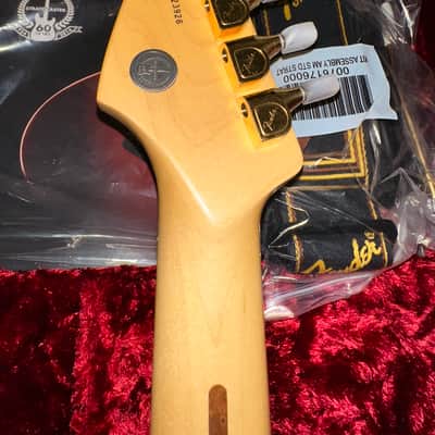 Fender 60th Anniversary Commemorative American Standard Stratocaster with Gold Hardware, Maple Fretboard 2014 - 2-Color Sunburst image 20