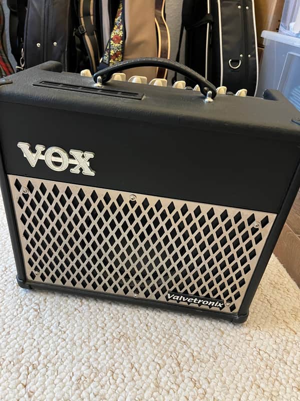 Vox Valvetronix VT15 2008 - 2010 - Black image 1