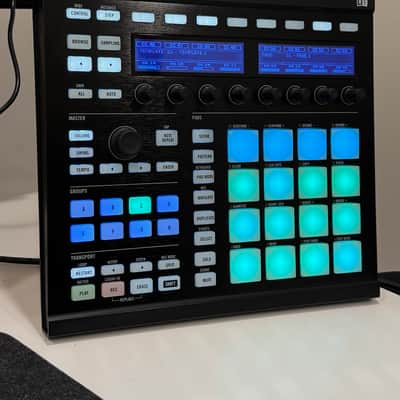 Native Instruments Maschine MKII - w/ Box - Black - Very Nice! image 6