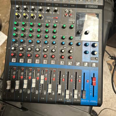 Yamaha MG12XU 12-Channel Analog Mixer 2016 - Present - Black image 3