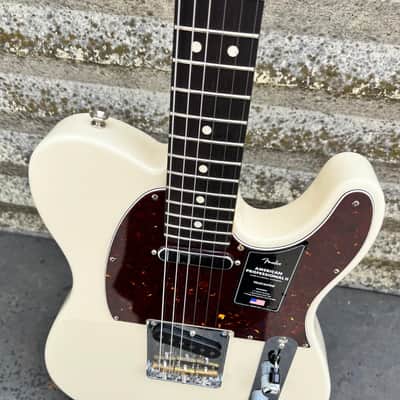 Fender American Professional II Telecaster® Rosewood Fingerboard, Olympic White 2022 image 9