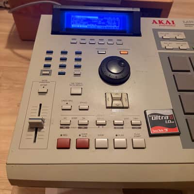 Akai MPC2000XL ORIGINAL BOX +NEW BLUE screen+ 8outs + CF + EB16 + original manual image 2