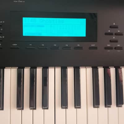 Roland D-70 76-Key Super LA Synthesizer | Reverb