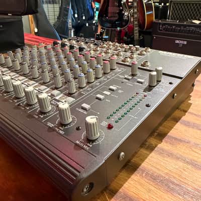 Mackie Micro Series 1202-VLZ 12-Channel Mic / Line Mixer 1997 - 2002 w/ Case image 3