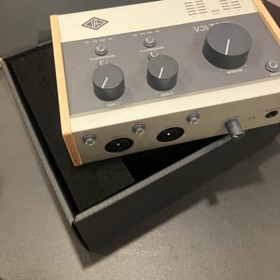 Universal Audio Volt 276 USB-C Audio Interface 2021 - Present - Tan / Gray image 2