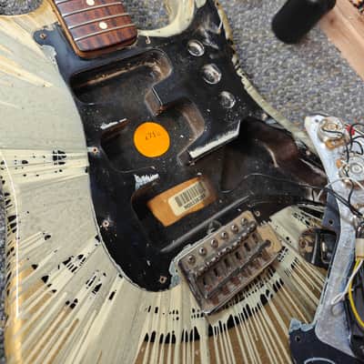 Fender FSR "Splattercaster" Standard Splatter Stratocaster with Rosewood Fretboard 2003 - 2004 - Olympic White, Aztec Gold, and Inca Silver Swirl over Black image 23