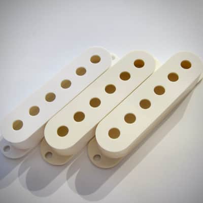 Fender Stratocaster Pickup Covers (3) Authentic Vintage Part Circa 1981-1991 Creme Plastic image 5