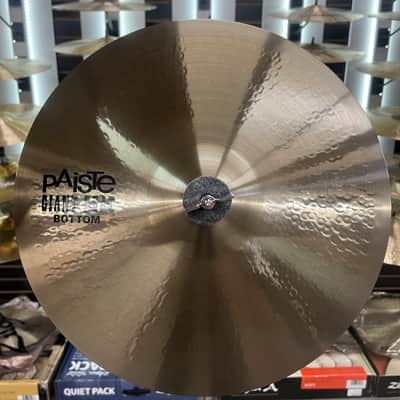 PAISTE 14" GIANT BEAT HI-HATS 796G TOP - 1018G BOTTOM - FLOOR MODEL image 3